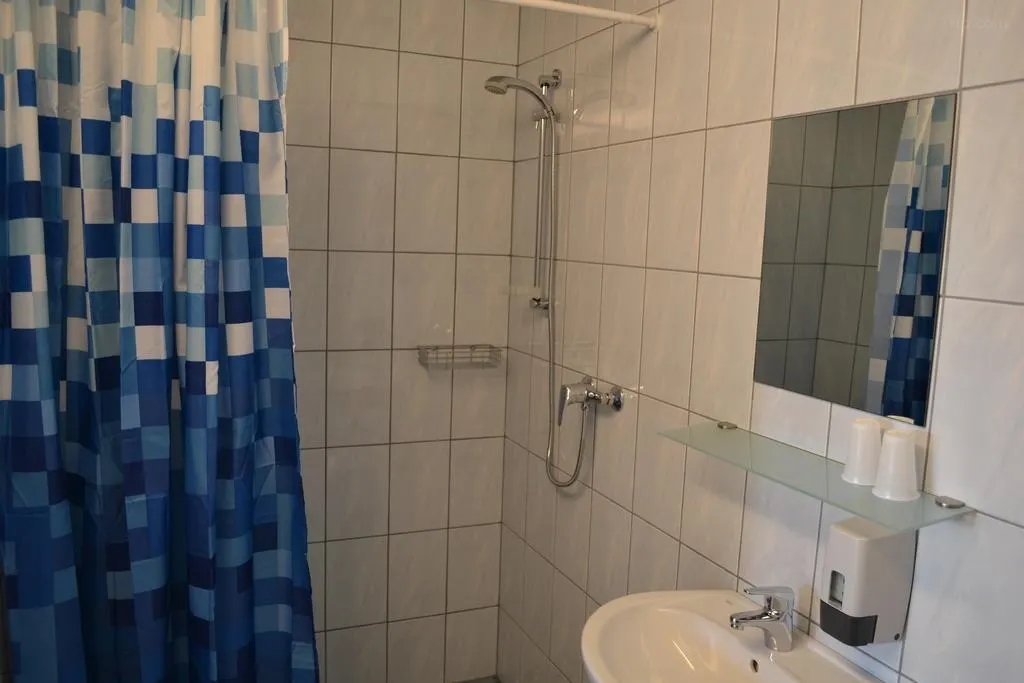 kahekohalise toa dušširuum